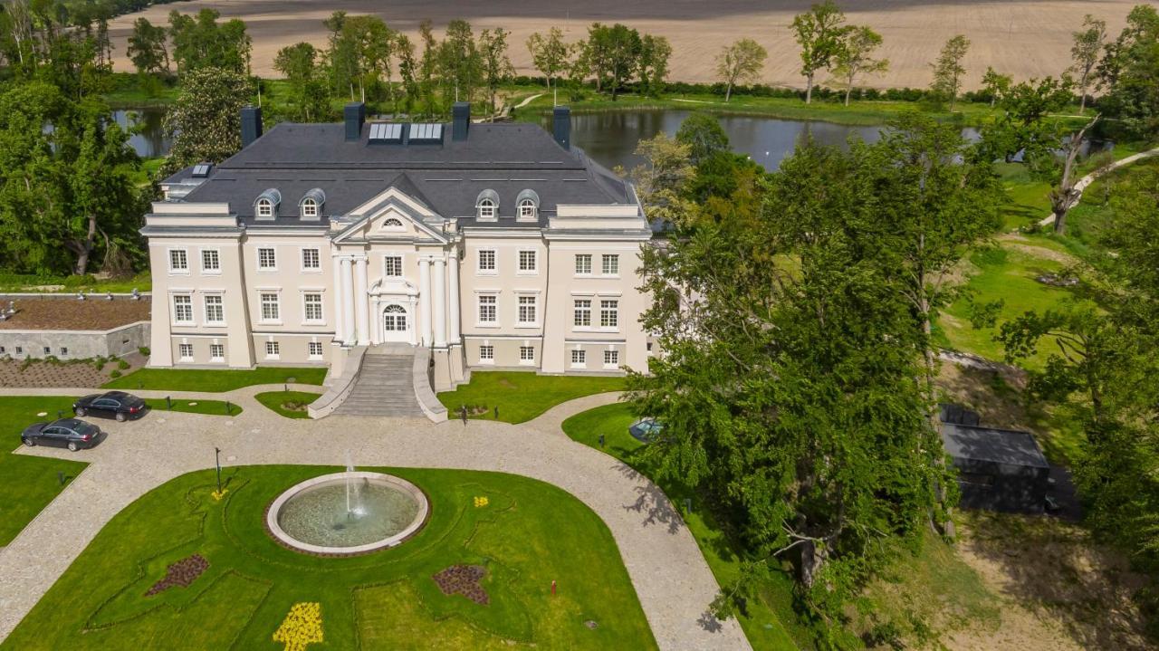 Palac Komierowo Sępólno Krajeńskie Екстериор снимка